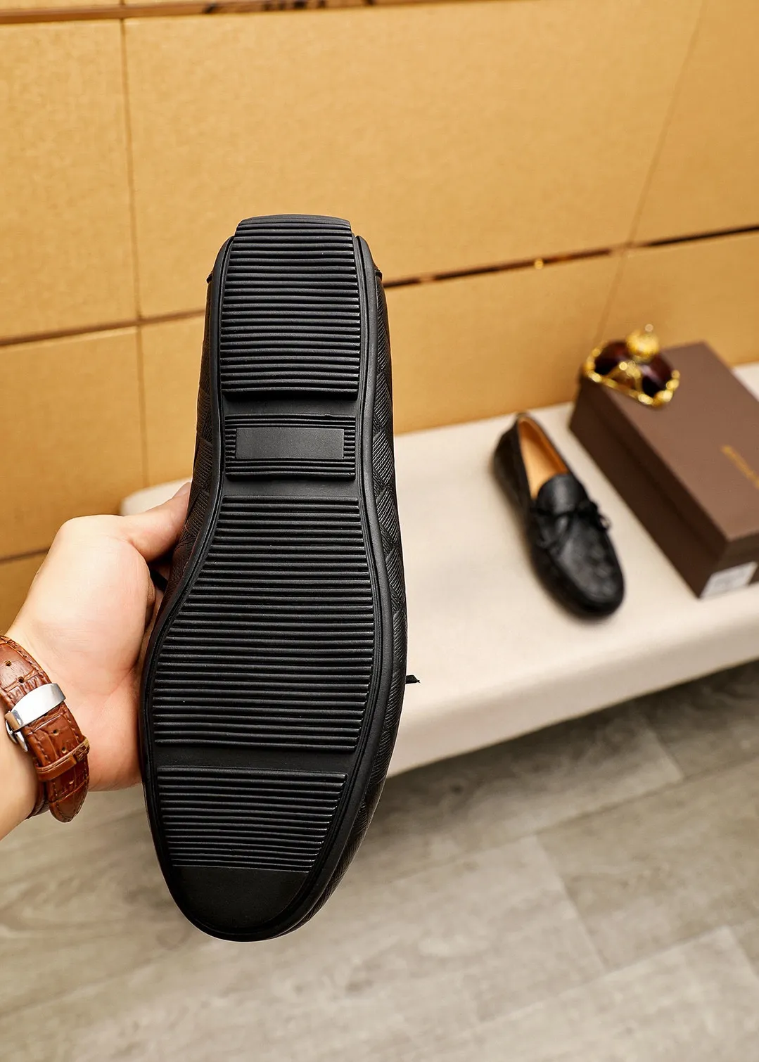Men's Men's Shoes 💰: 420 💐BV Men's Slip-on Shoes® [BOTTEGA VENETA] Official website counter new model, one-to-one mold opening ⚠Italian calfskin embossed ➕Cow 🐂 leather lining. Driving slip-ons, available at counters, sizes 39-44 (38.45🉑️customized)